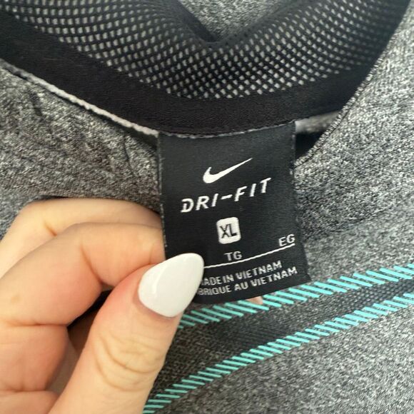 Nike Dri Fit Boys XL Grey Hoodie Pullover - Picture 2 of 5